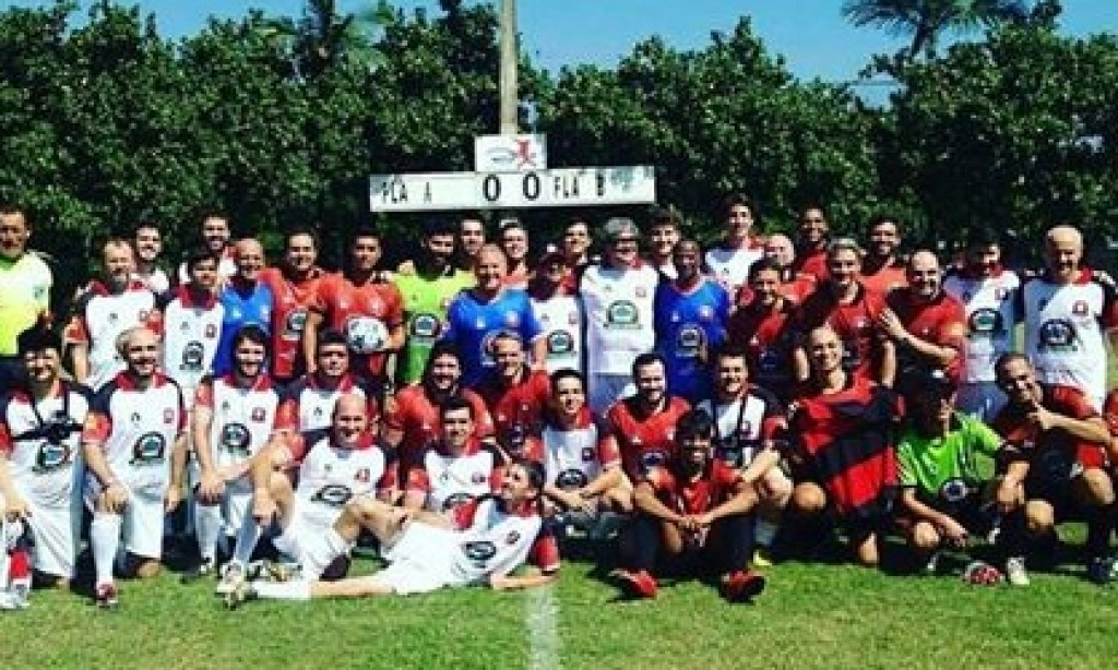 Centro de Futebol Zico recebe pelada para ajudar o Flamengo