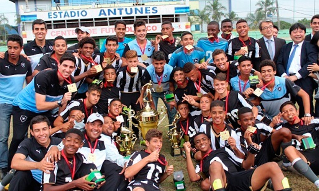 Botafogo vence Fluminense nos pênaltis e conquista título da Copa da Amizade