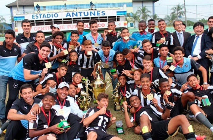 Botafogo vence Fluminense nos pênaltis e conquista título da Copa da Amizade